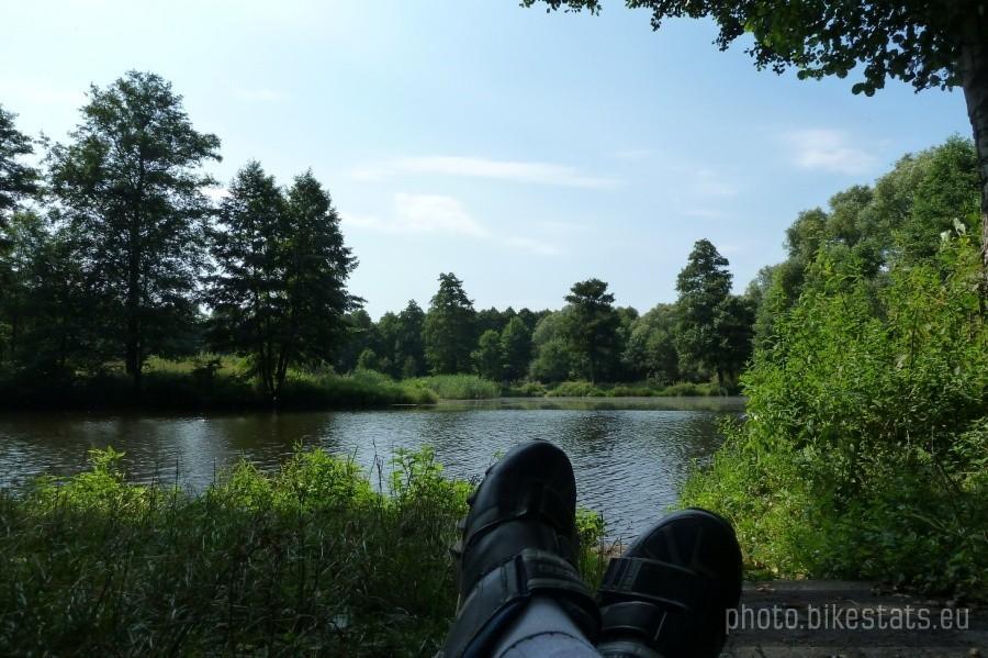 Mała siesta nad jeziorkiem