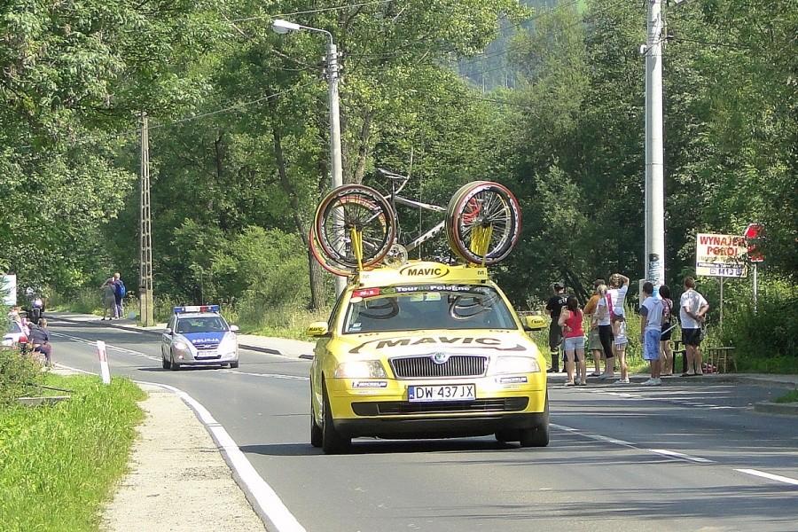 Auta serwisowe i policja