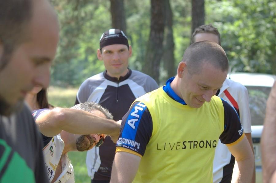 Podpisy na pierwszym LIVESTRONG`u