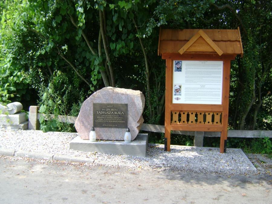Obelisk pamięci gen.Tadeusza Buka