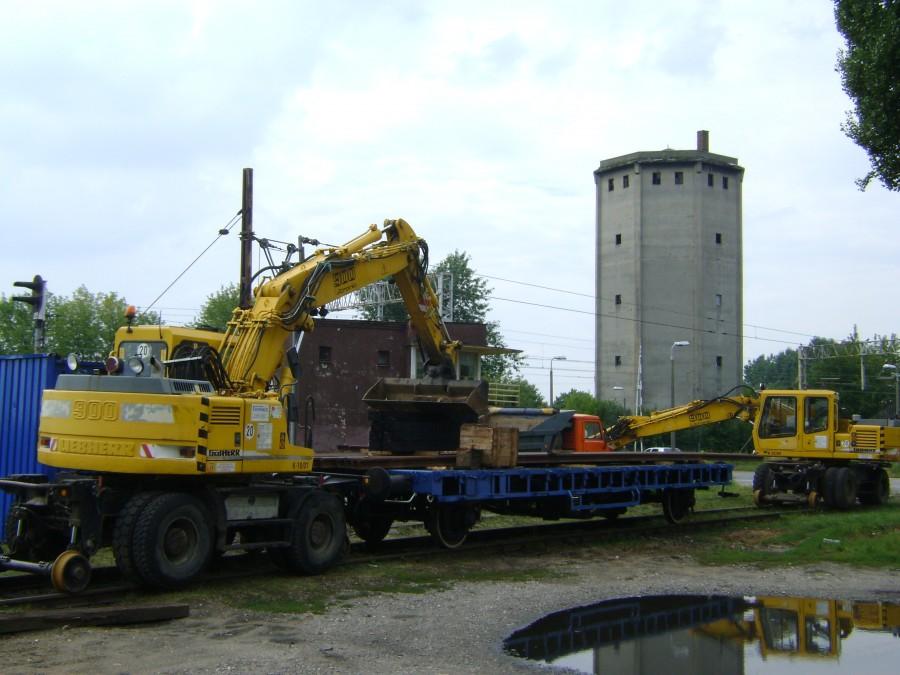 Sprzęt specjalistyczny do porządkowania zarośniętego torowiska