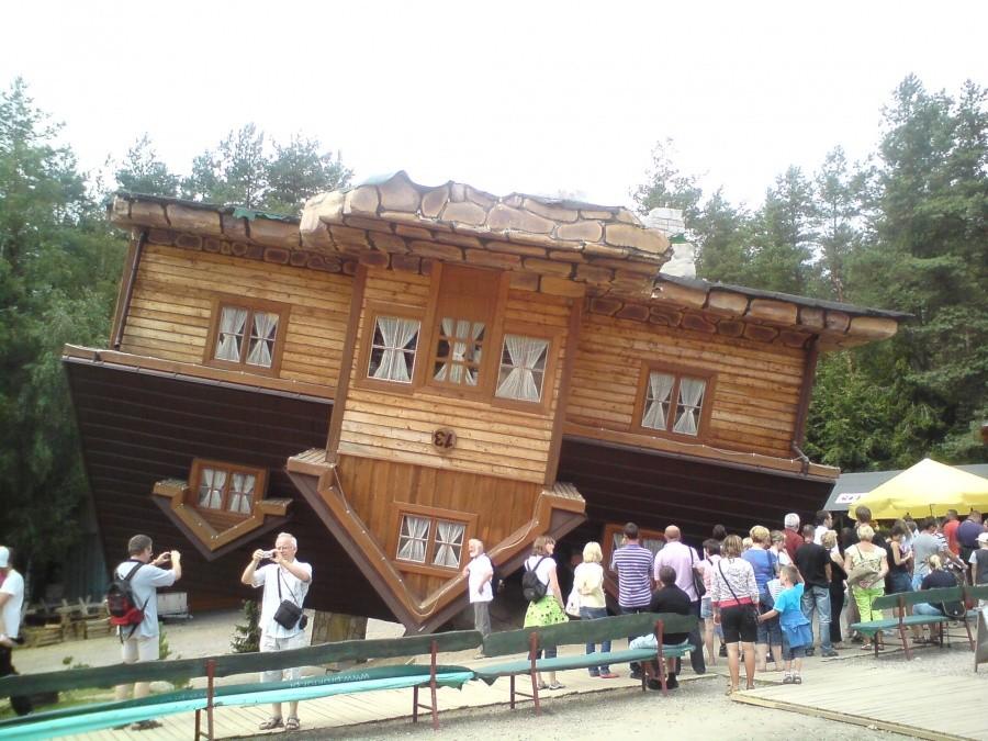Dom do góry nogami - Szymbark