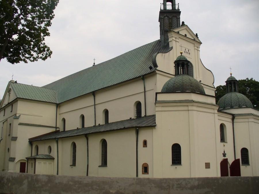 Kolegiata z XV w (przebudowana w stylu renesansowym w XVIw)