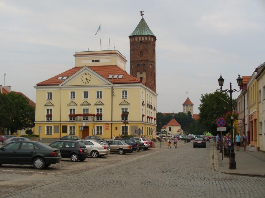 Ratusz, w tle widać Dom Polonii