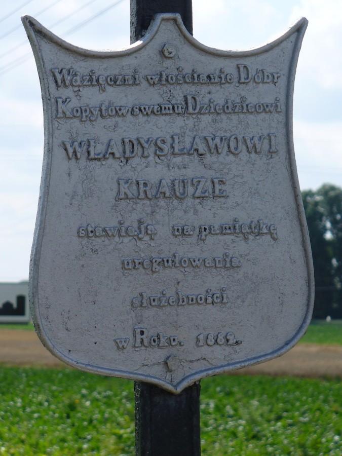 Tabliczka na przydrożnym krzyżu w Kopytowie