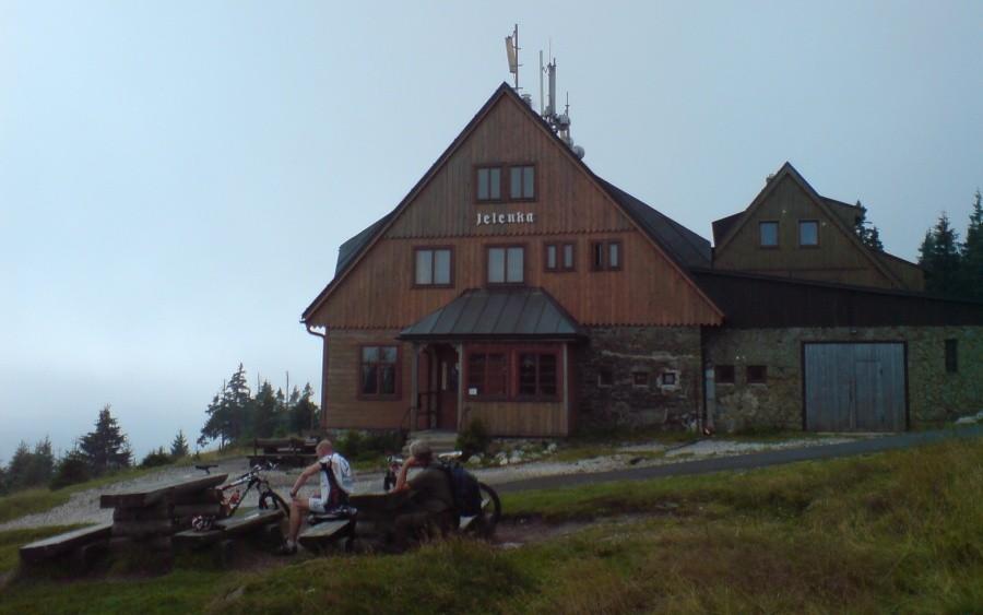 Przerwa przy schronisku Jelenka na 1260 m