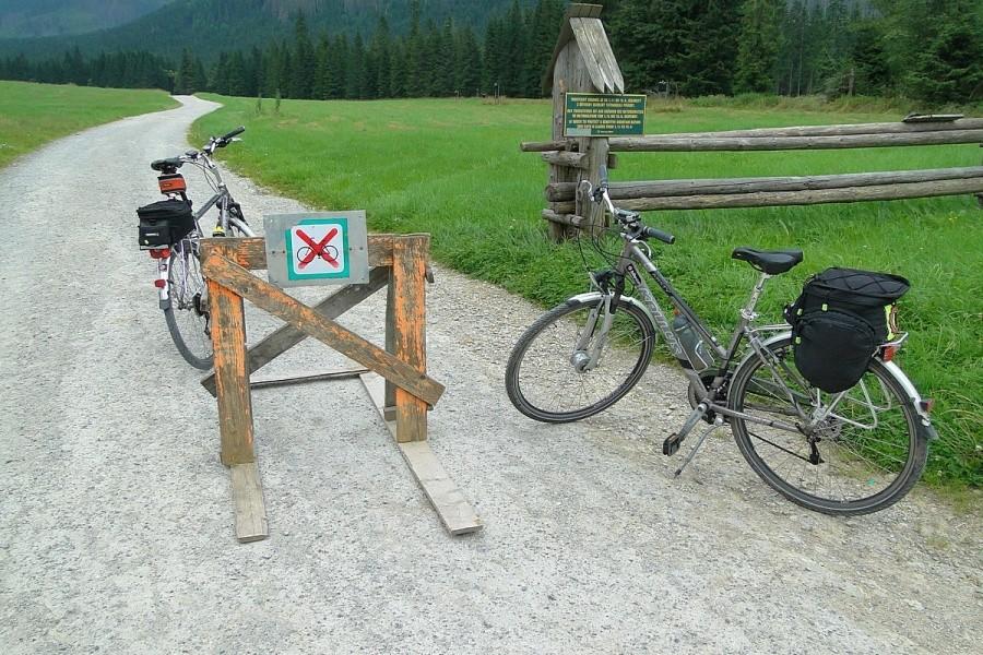 Po przejechaniu 4 km dalej rowerami jechać nie można, wielka szkoda
