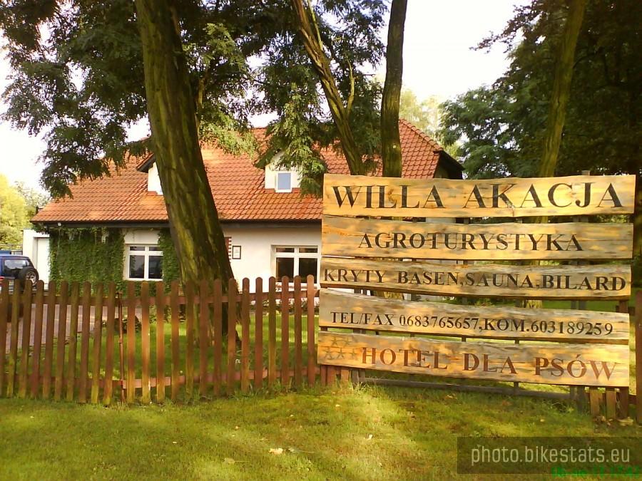 Chyba jedyny taki obiekt w promieniu mi znanym. Śliwnik bodajże, pod Szprotawą.