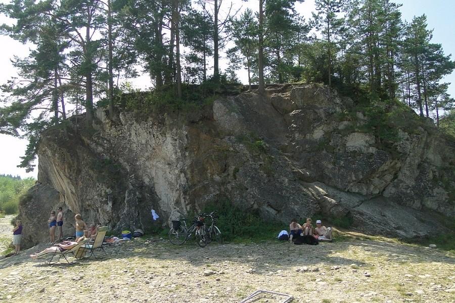 Piknik pod wiszącą ścianą