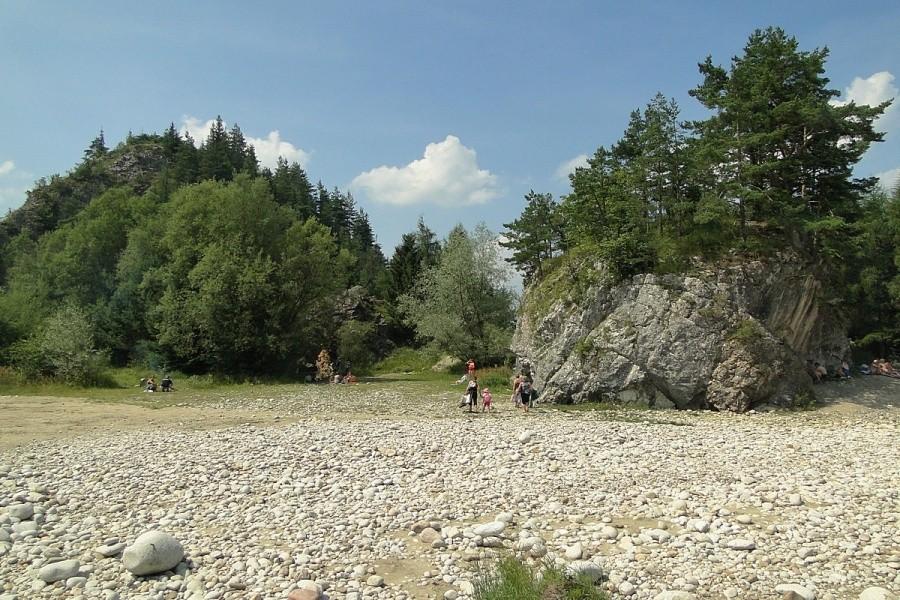 Wiele osób wybrało się nad rzekę