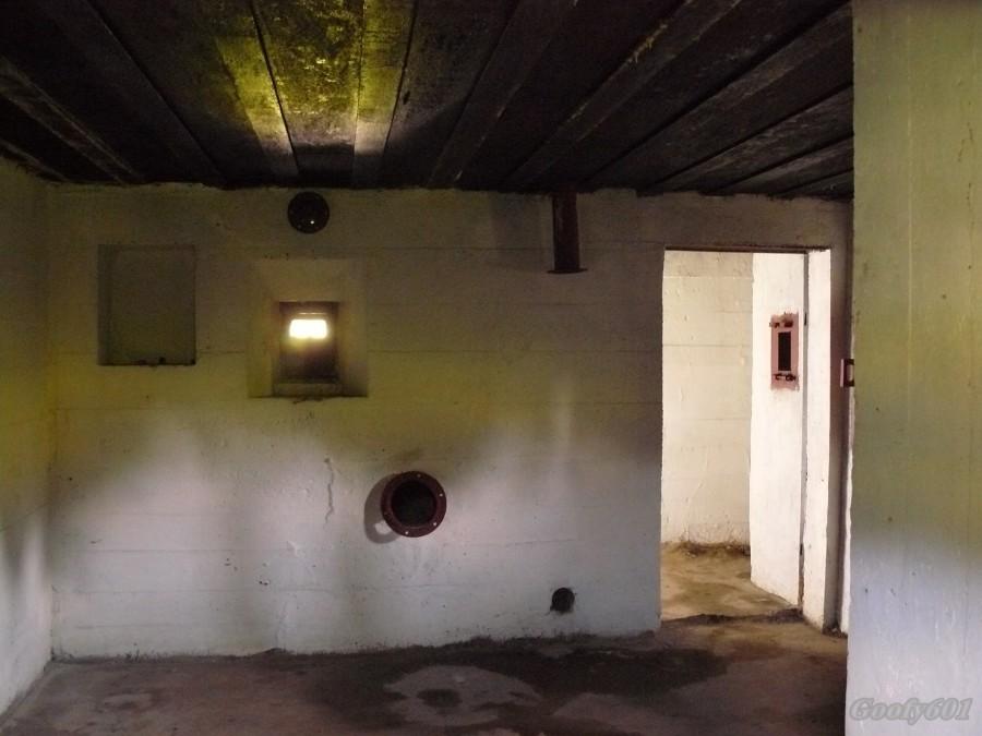 Wnętrze bunkra w Wymysłowie.