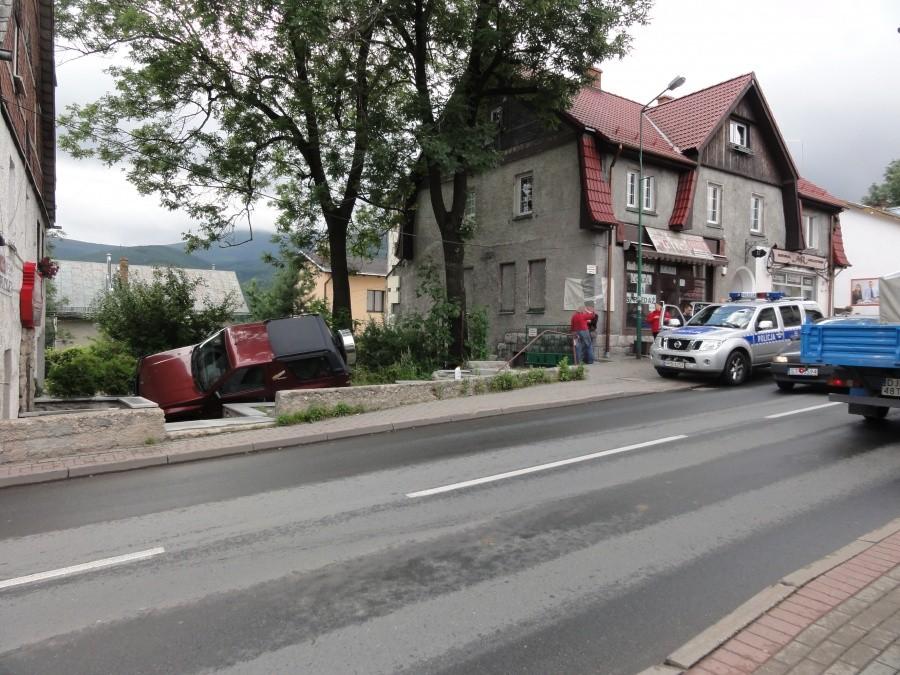 Mała atrakcja na ulicach karpacza