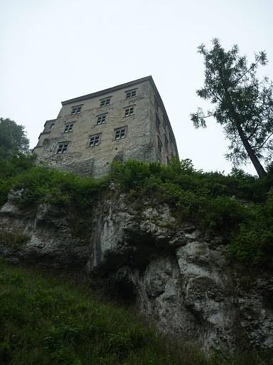 Kastel Of Pieskowa Skala widziany z samego dołu