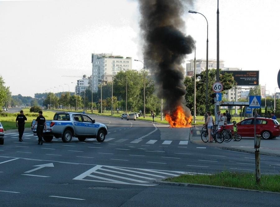 Płonący samochód
