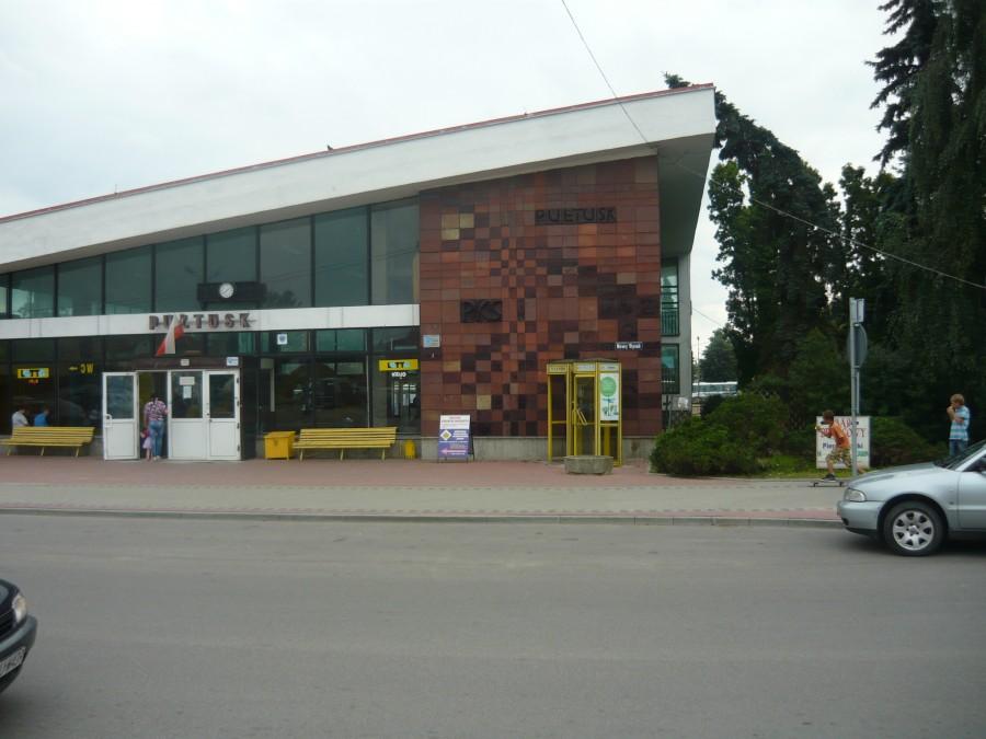 Dworzec autobusowy w Pułtusku.