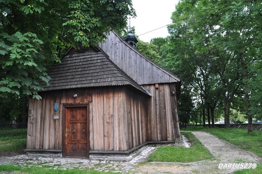 Busko-Zdrój - Drewniany kościółek p.w. Św. Leonarda
