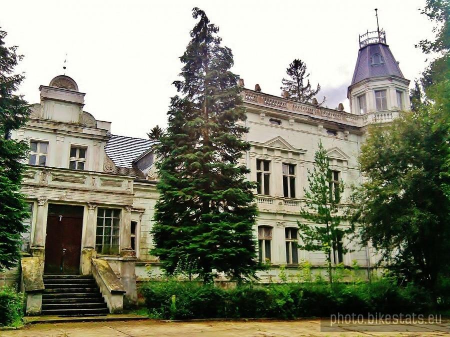 Zabytkowy pałac -Nowa Wieś Rzeczna.