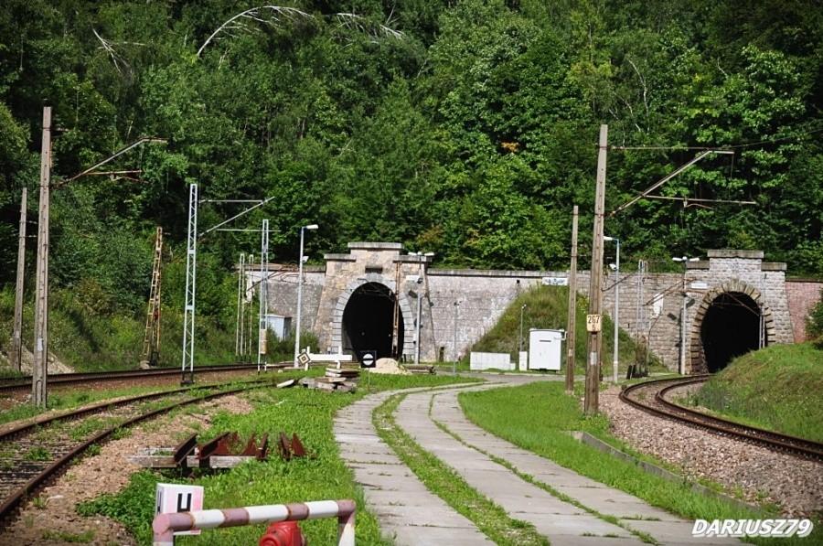 Tunel kolejowy w Tunelu koło Miechowa