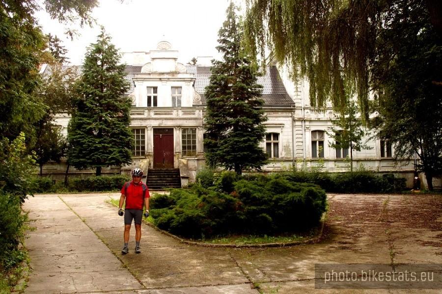 Neobarokowy pałac z XIX w. w Nowej Wsi Rzecznej.