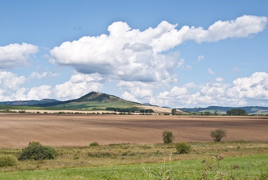 taki samotny pagórek jakoś tu nie pasuje