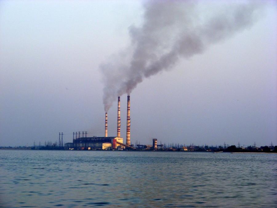 Elektrownia nad jeziorem
