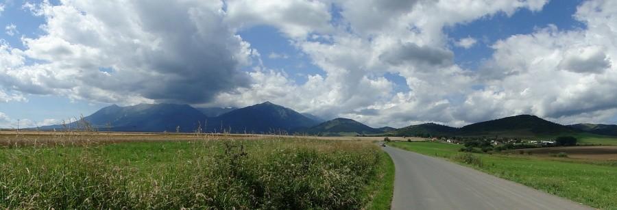 Tatry Bielskie wyrastają z równiny