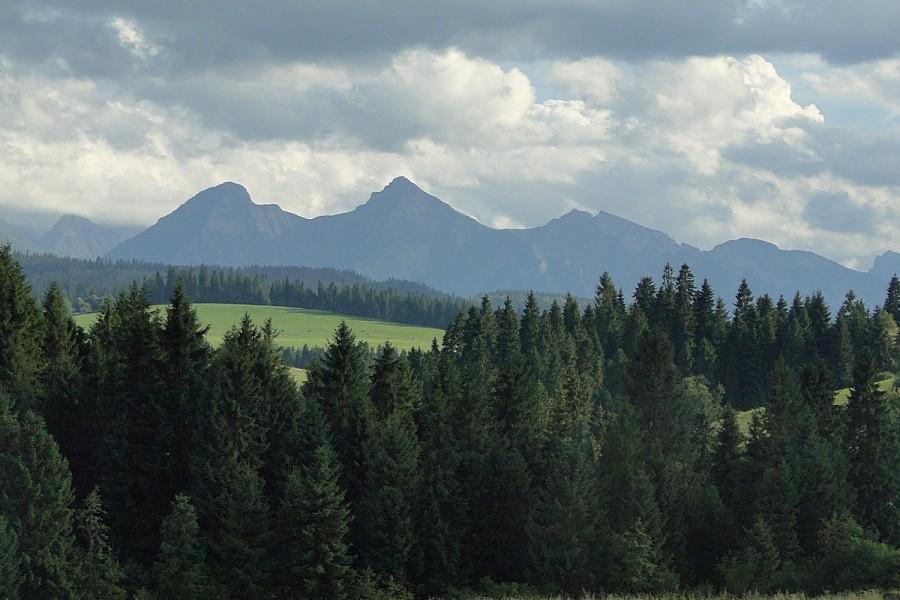 Kierujemy się na Łapsze. Pokazują się Tatry Wysokie