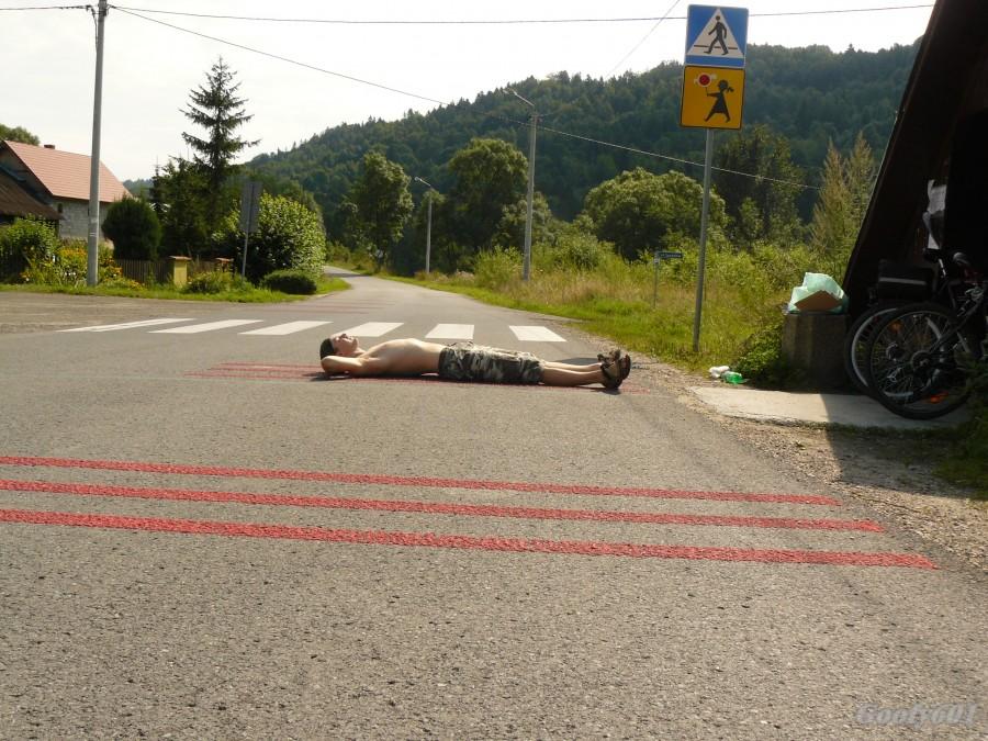Śpiący rowerzysta :P