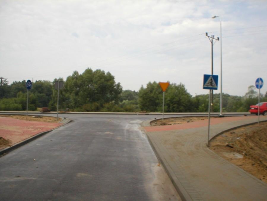 CHROBREGO-NOWA DROGA W KIERUNKU BAŻANTARNI I ZNAK D-6A
