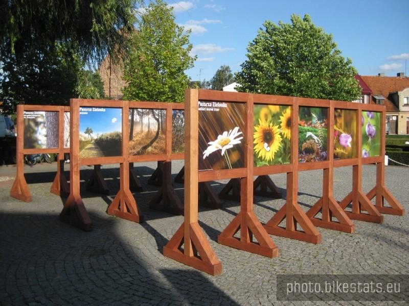 Wystawa fotograficzna poświęcona Puszczy Zielonka w Pobiedziskach.
