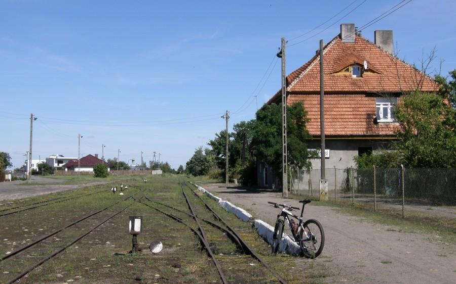 Stacja kolejki wąskotorowej w Zaniemyślu (czynna !) :)