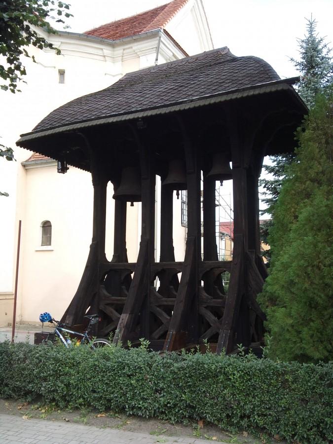Racot - drewniana niespotykana dzwonnica