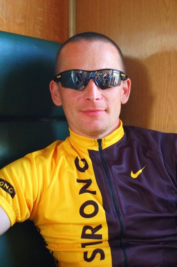 W okularach Oakley LIVESTRONG.