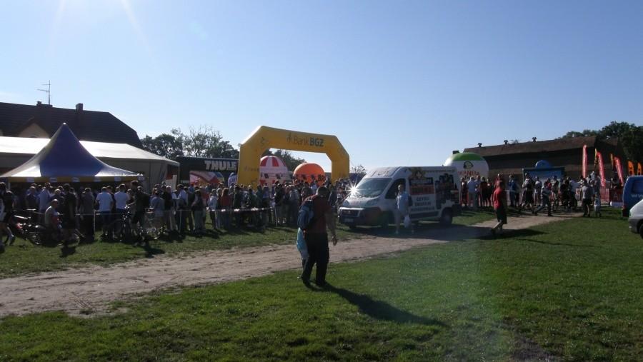 Kolejka do zapisów spooora, więc start przesunęli o pół godziny