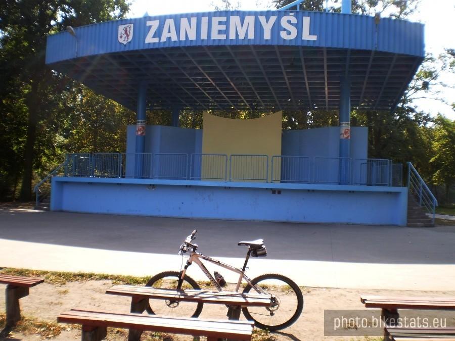 Zaniemyśl - scena plenerowa