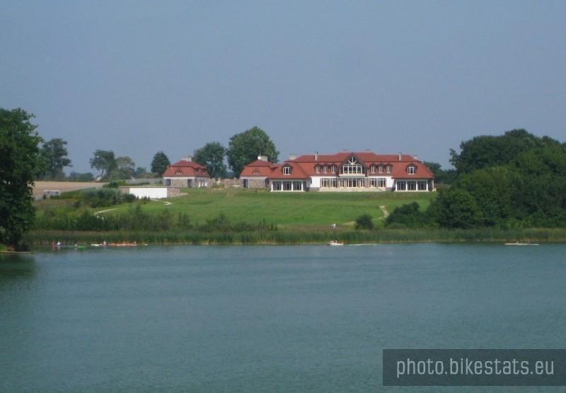 Jerzykowo - posiadłość nad Jeziorem Kowalskim.