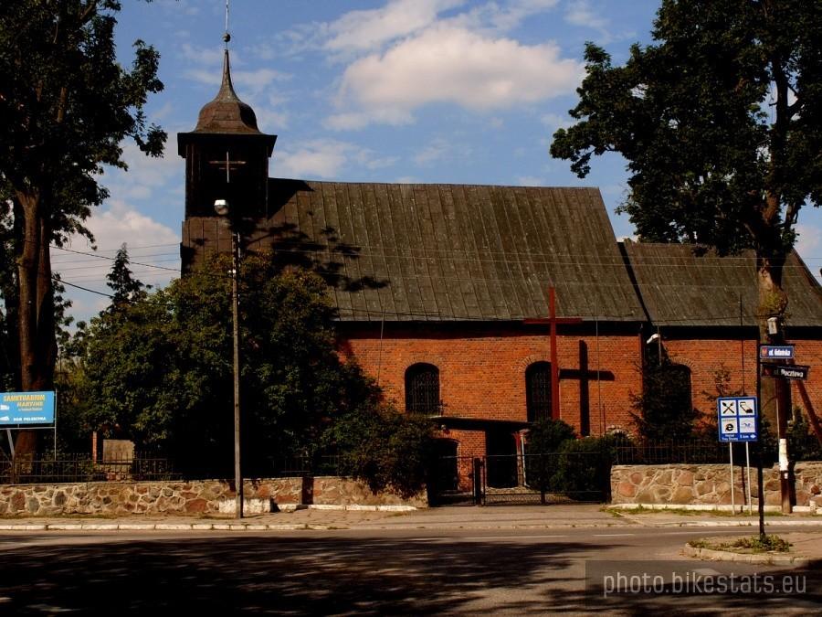 Ceglany kościół parafialny p.w. Wniebowzięcia N.M.P. w Trąbkach Wielkich.
