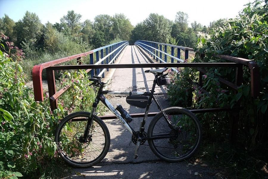Rozpoczął się remont kładki łączącej Kobiernice z Kętami