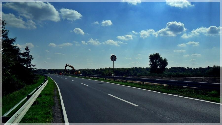 Budowa wału koło Gołębia