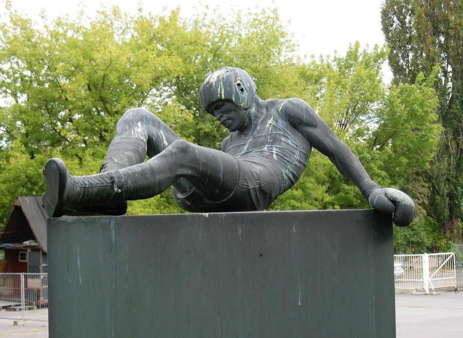 Pomnik bokserów amerykańskich przy stadionie Skry