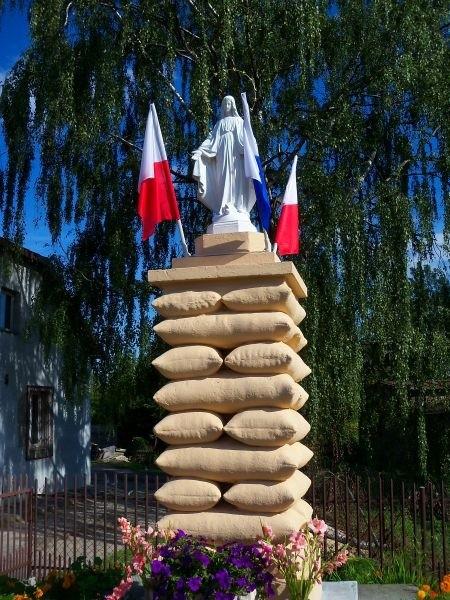 Niepokalanowska figurka