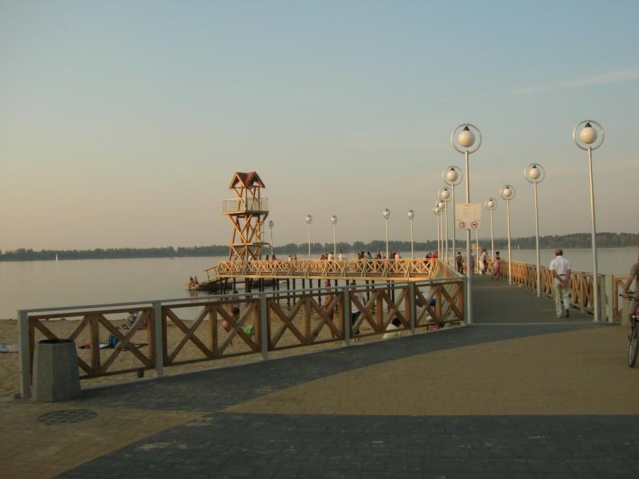 molo na jeziorze