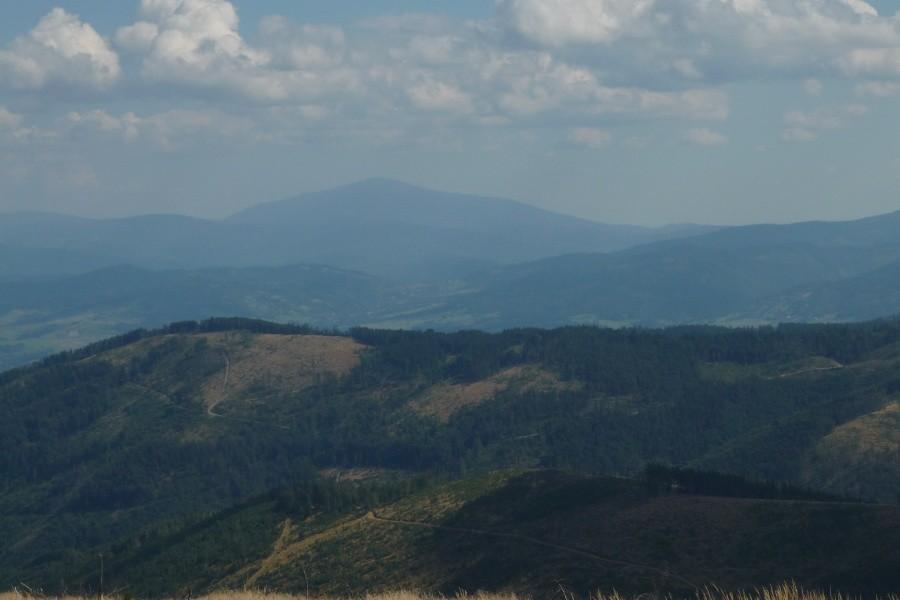 W oddali Babia Góra