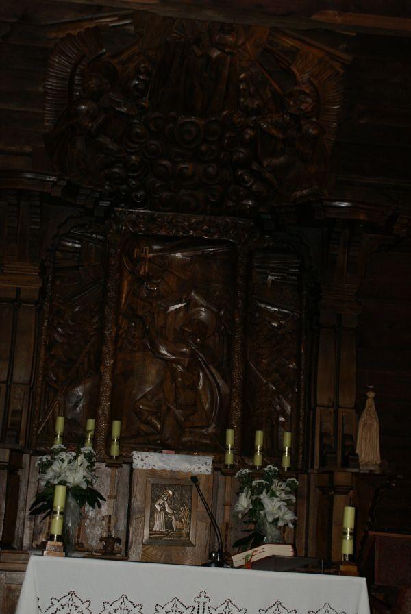 ołtarz w kosciółku
