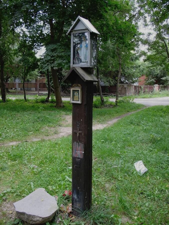 Kapliczka przy pamiątkowym kamieniu bitwy pod Gołkowem