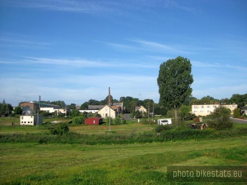 Widok na wieś Zakrzewo.