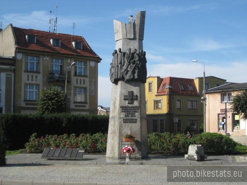 Kłecko - pomnik poległych i wymordowanych podczas wojny.