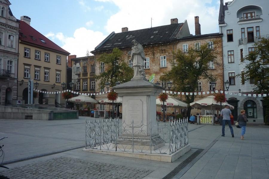Stary Rynek w Bielsku i pomnik Jana Nepomucena