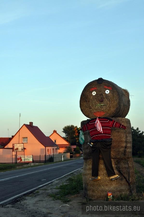 Brzydsza połowa gospodarzy dożynek w Starym Strączu