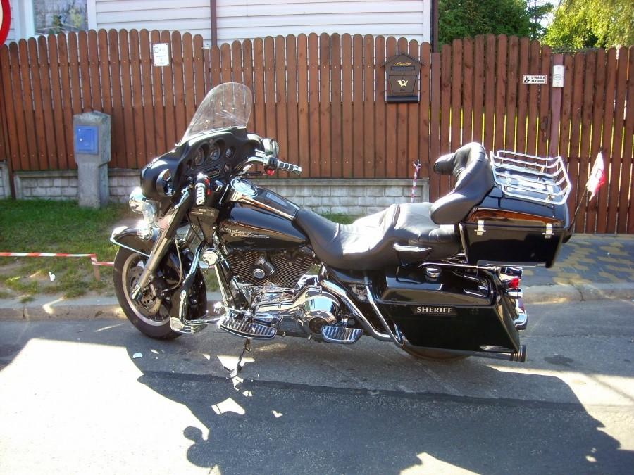 Harley Davidson pod zamkiem w Olsztynie.